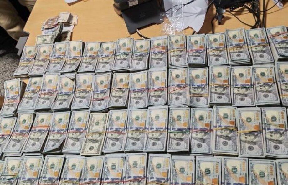 Pasajero llevaba US$599,700 en un bulto y US$1,000 en los bolsillos en el AILA