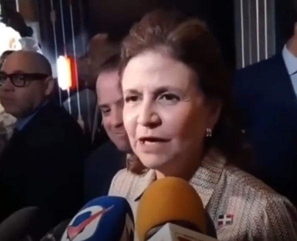 Apagón interrumpe a Raquel Peña mientras hablaba sobre aumento de facturas eléctricas