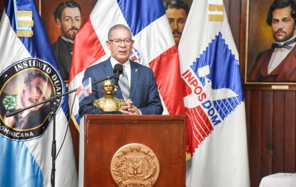 INPOSDOM e Instituto Duartiano honran al patricio con emisión postal conmemorativa por su fallecimiento