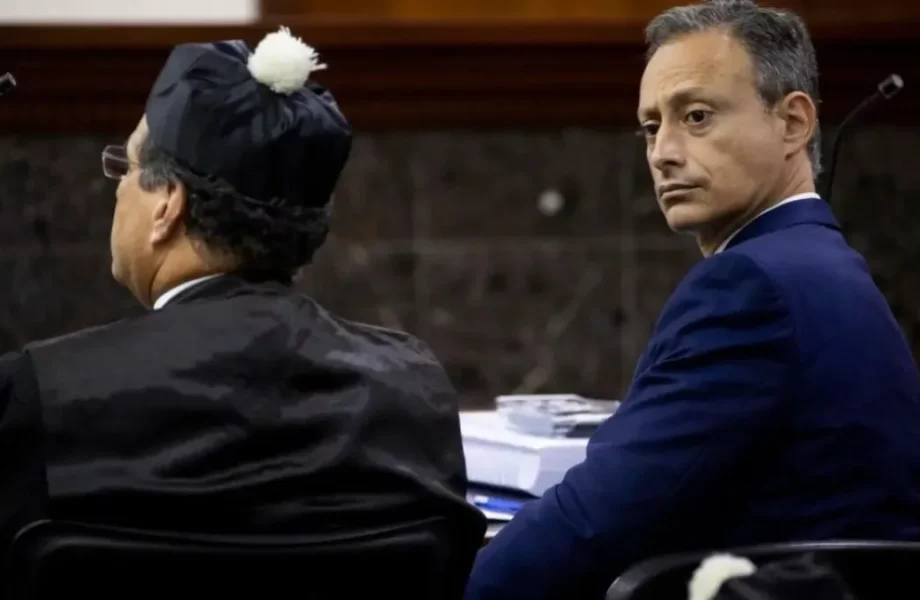 Aplazan audiencia de Jean Alain por licencia médica de imputada