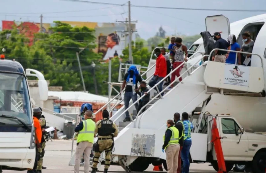 Estados Unidos envía a Haití un tercer vuelo con 78 deportados tras el final del TPS
