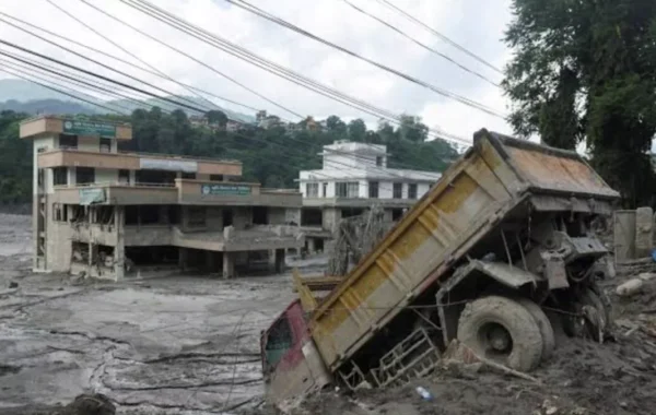 Nepal aumenta a 1,127 los muertos y a casi 4,900 los desaparecidos tras la riada