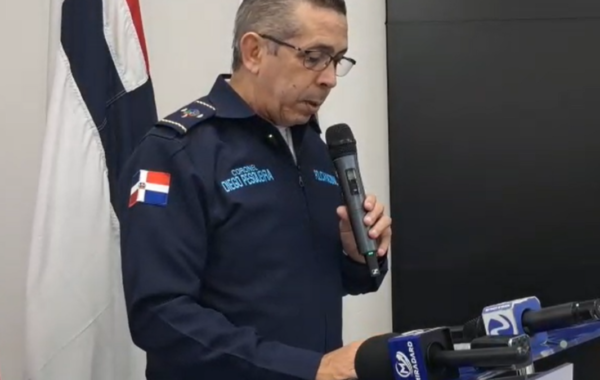 Policía recupera 21 televisores robados en Bayaguana y apresan a dos presuntos implicados