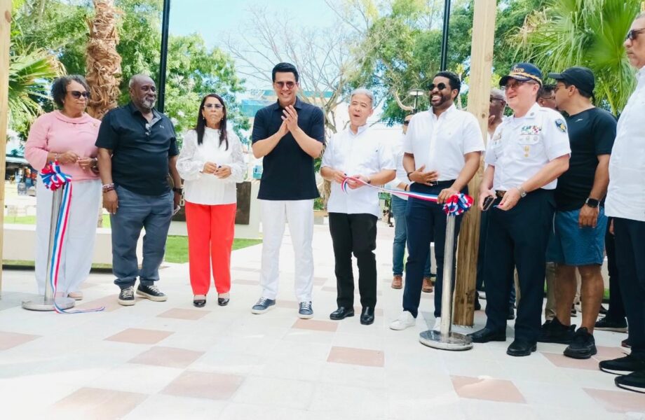 Collado entrega obras por RD$76.5 millones en Boca Chica y anuncia nuevas inversiones para transformar el destino